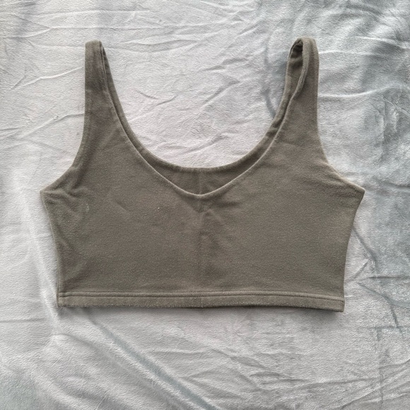 Brandy Melville Cropped Tank Top - Picture 2 of 2